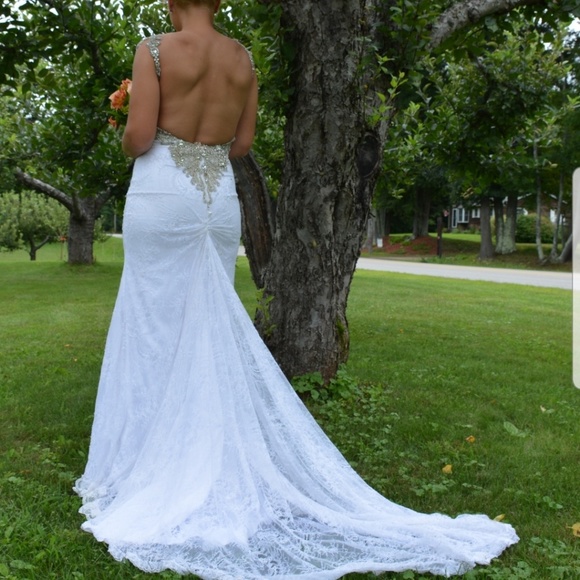 Wedding dress- size 4 - Picture 4 of 4